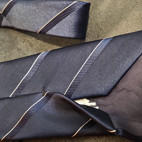 Yves Saint Laurent Navy Blue Striped Tie W Logo - Picture 5 of 6